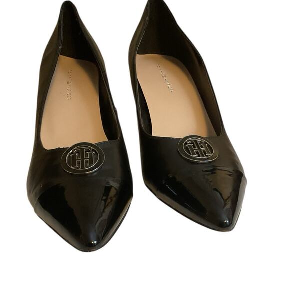 Tommy Hilfiger Women's Neysa Black Patent Toe Metal Medallion Block Heels 9.5M - Picture 4 of 15